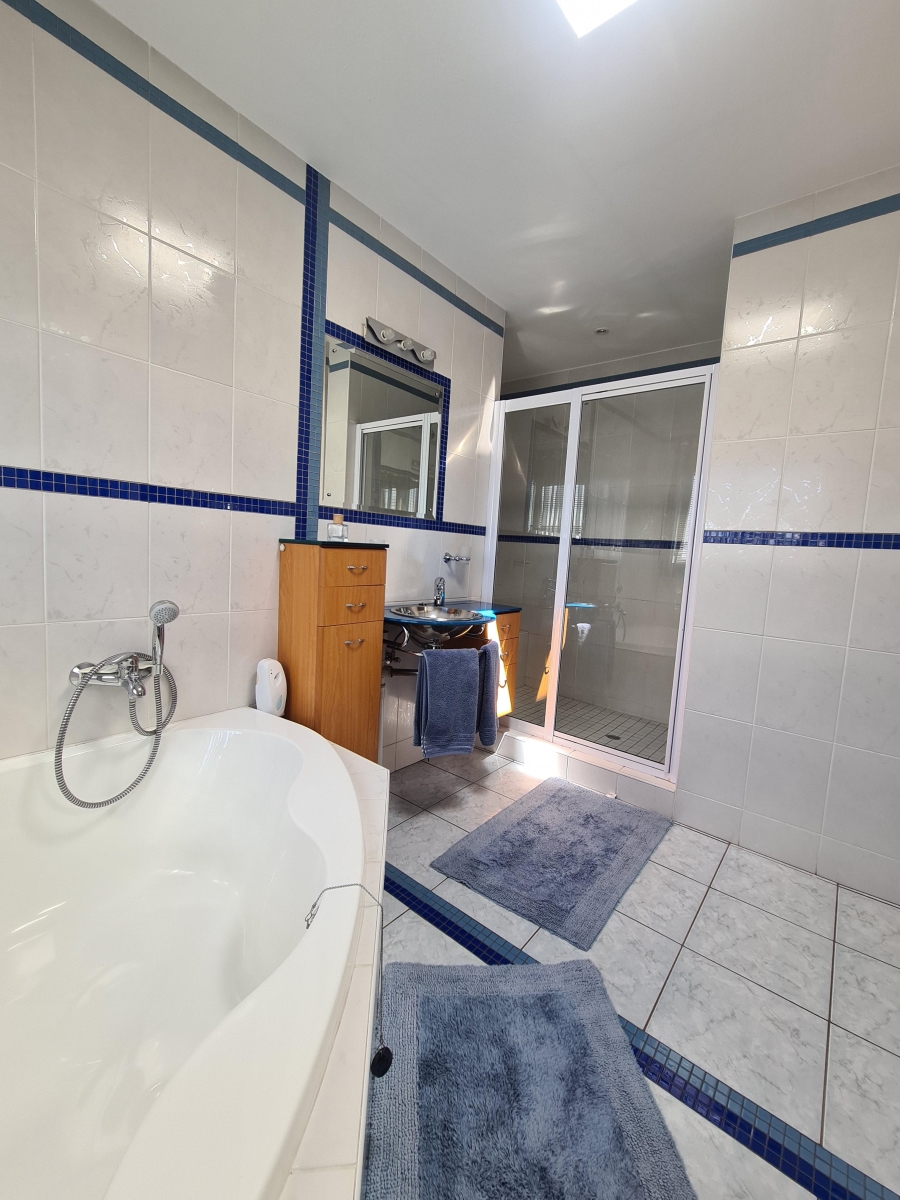 5 Bedroom Property for Sale in Maraldi Estate Free State